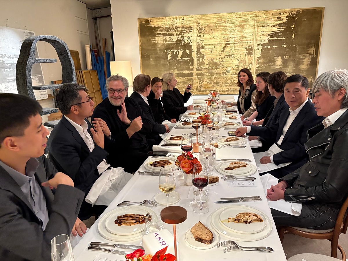 Having been entrusted to organise a dinner in Paris by a financial powerhouse fo
