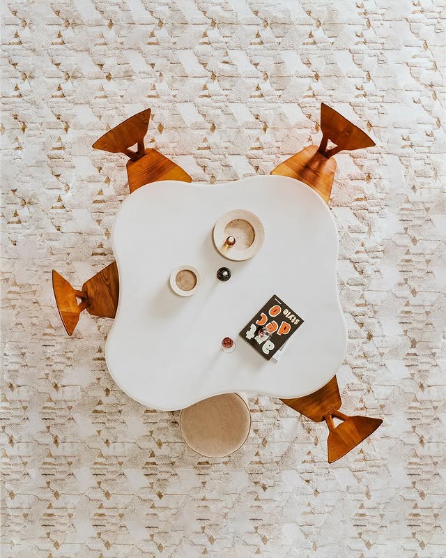 Clover dining table